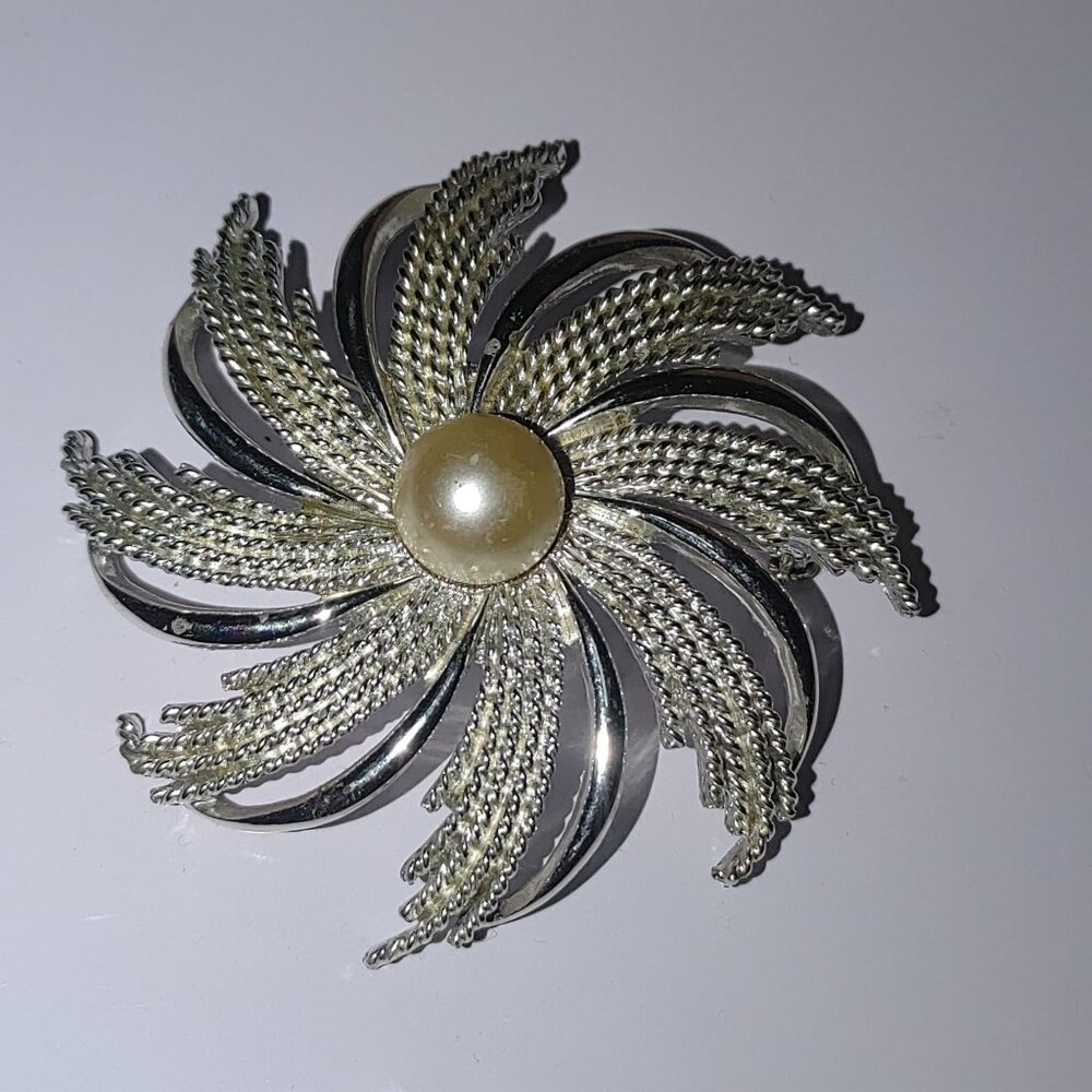 Vintage Sarah Cov Silver-Tone Flower Brooch Faux Pearl Center